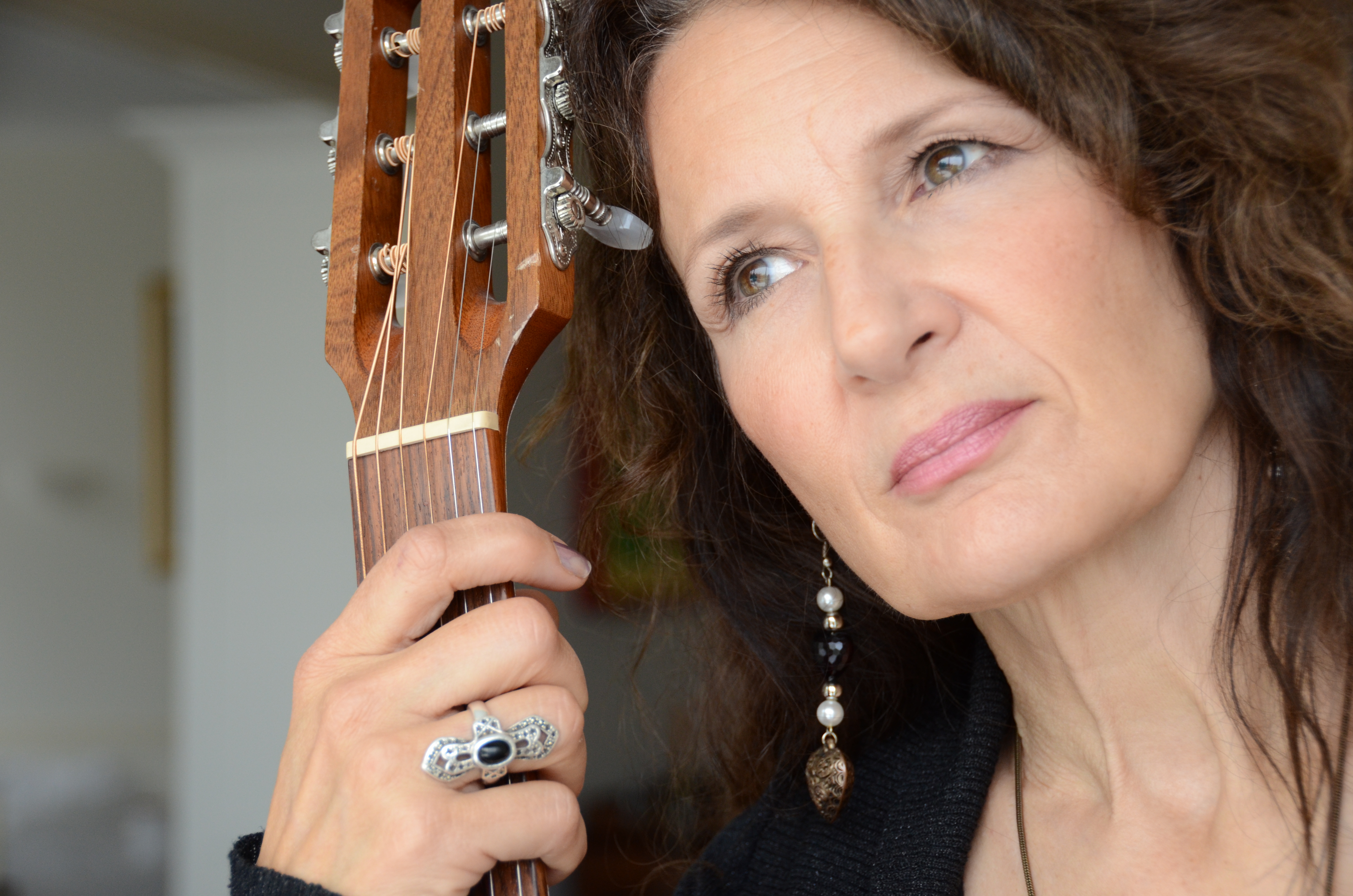 Laurie Kerr with guitar - Promo Shot