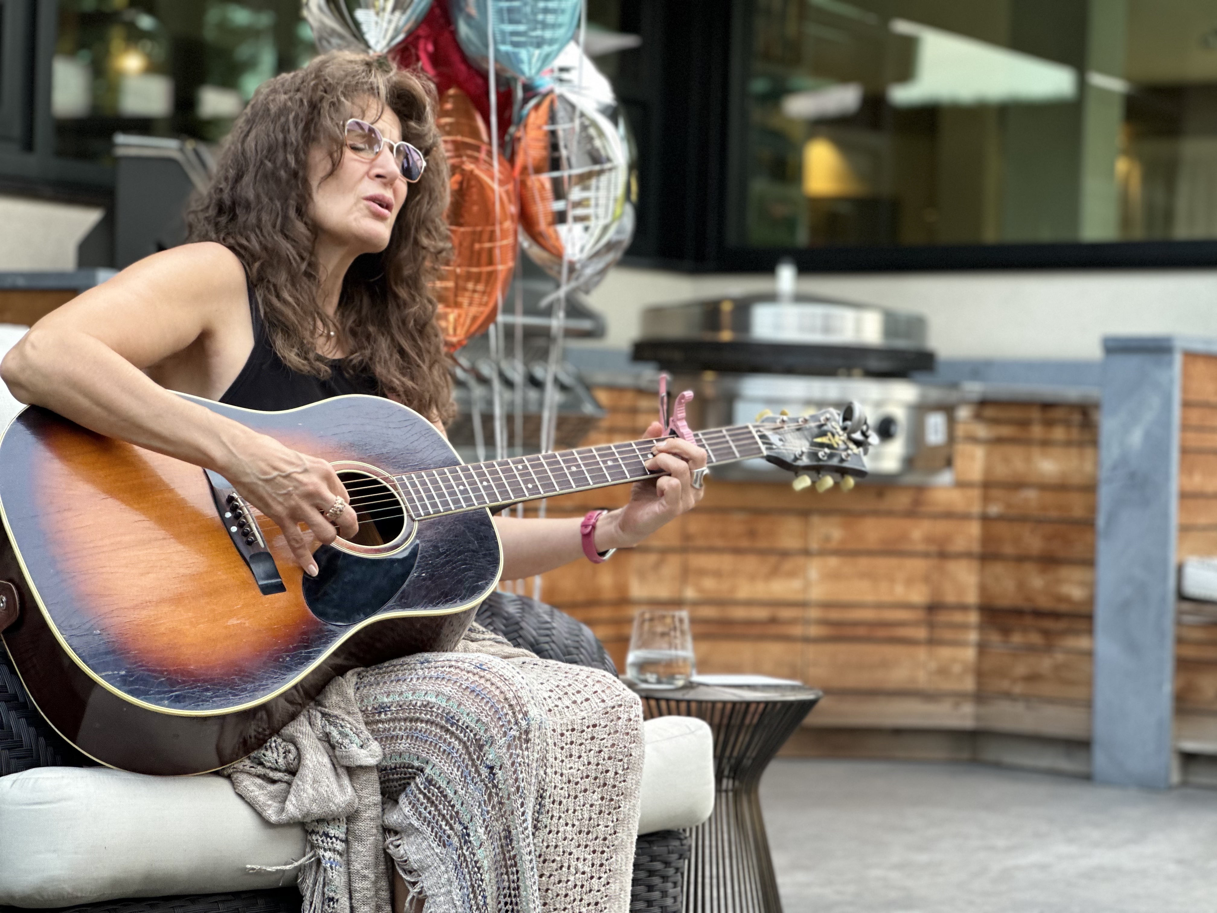 Laurie Kerr performing acoustic set